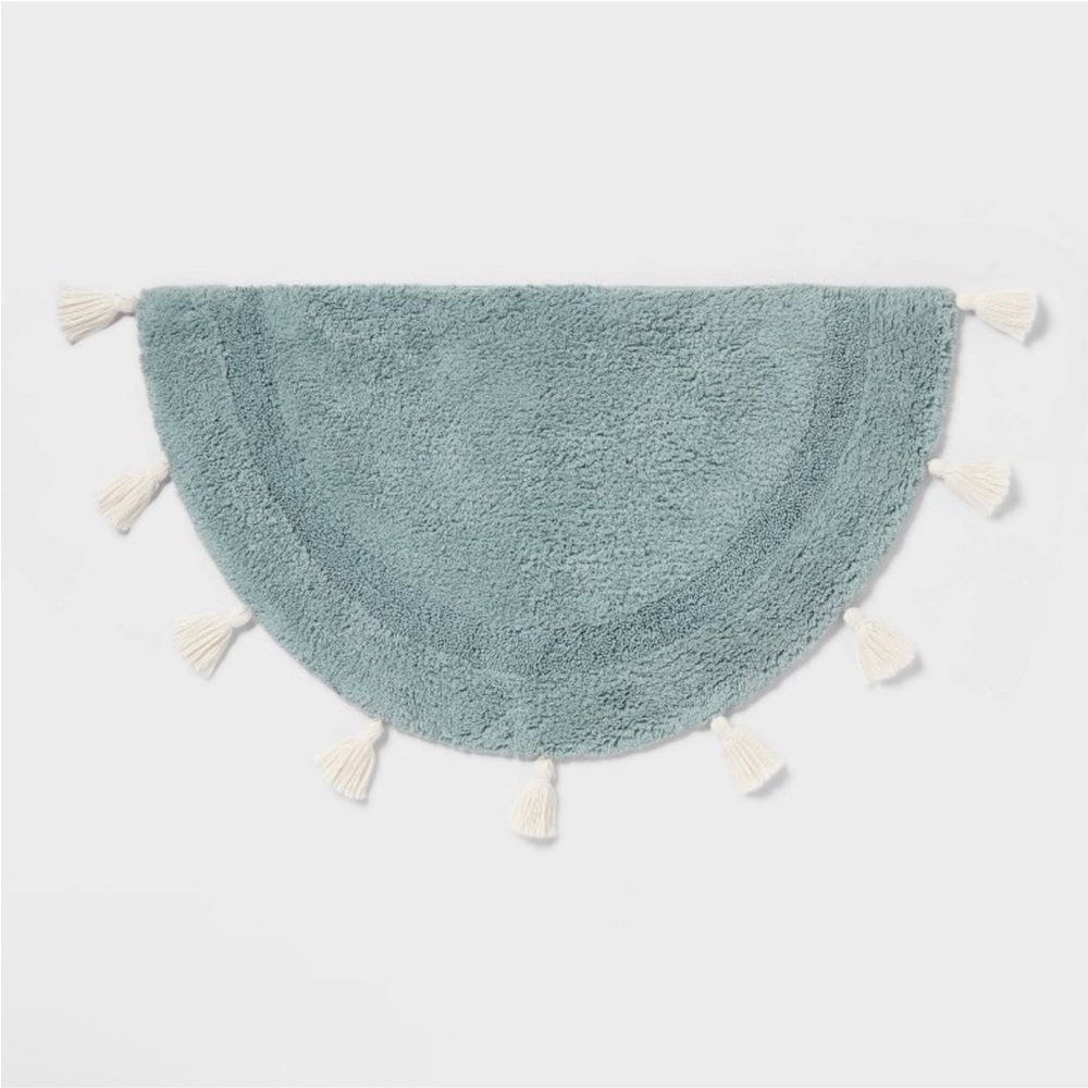 THRESHOLD NWT half moon bath rug with tassels -aqua-18x32